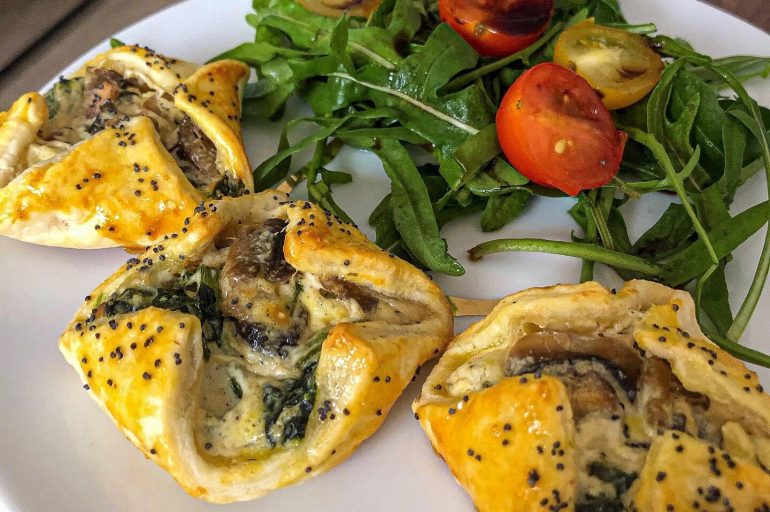 Feuilletés aux épinards, champignons et fromage frais